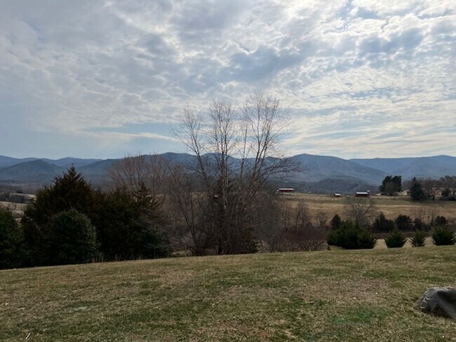 Building Photo - Single Family Home with Breathtaking Views