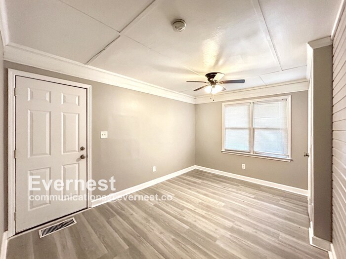 Building Photo - 8937 Tweeddale Dr