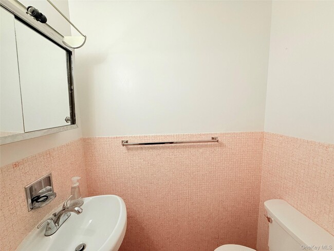 Building Photo - 516 McLean Ave