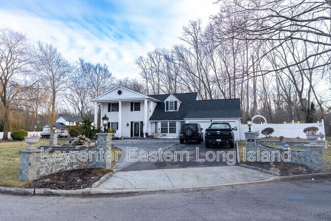 Building Photo - 30 Dumond Pl