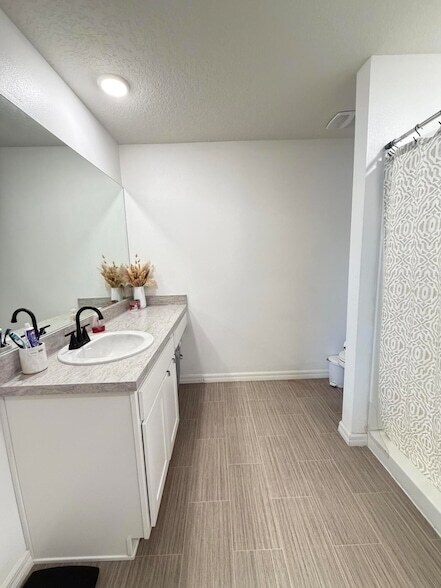 Building Photo - 4249 SW Whitebread Rd