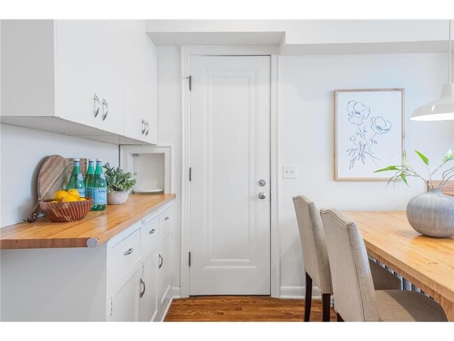 Building Photo - 1621 W 25th St