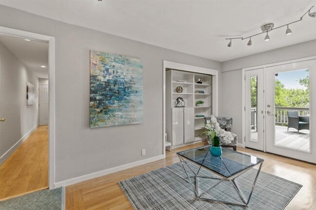 Building Photo - 30 Knollcrest Rd