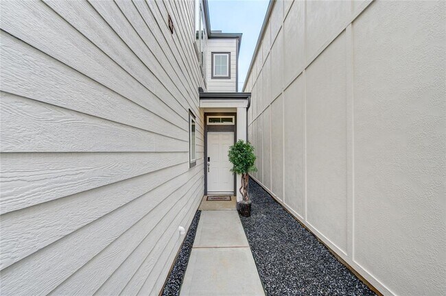 Building Photo - 14747 Silent Gulf Ave