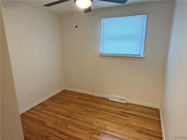 Building Photo - 8587 Caughdenoy Rd