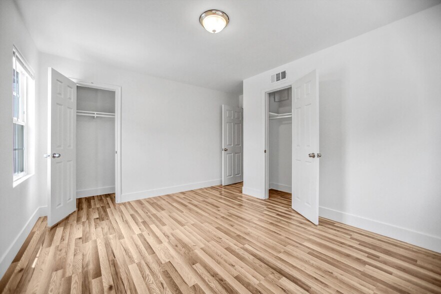 Building Photo - 17220 Elkwood St