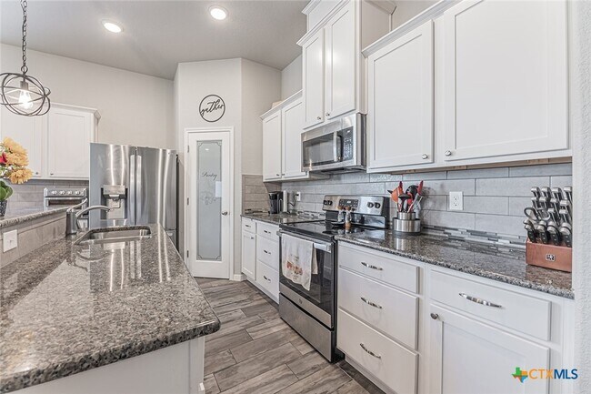Building Photo - 810 Earp Dr