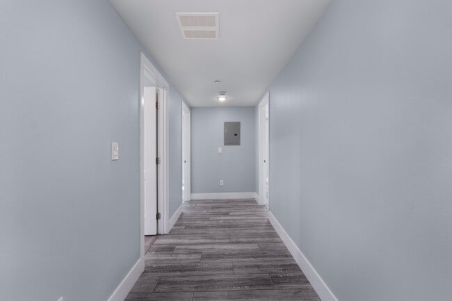 Building Photo - This beautiful and updated 4 Bed / 3 Bath apartment in a prime Boyle Heights location is now avai...