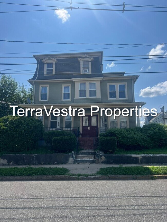 Building Photo - 244 Glover St