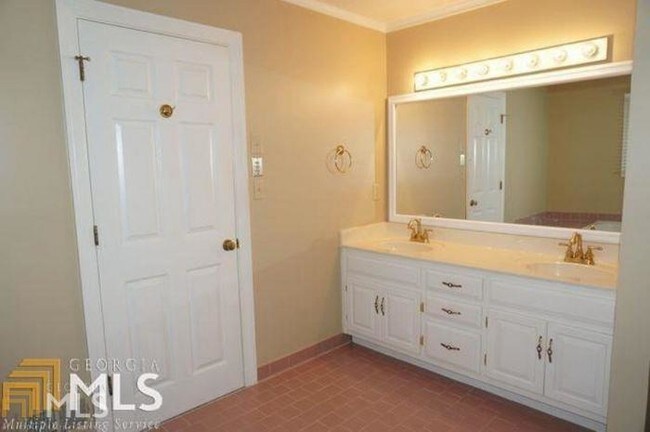 Building Photo - 4 bedroom in Tyrone GA 30290