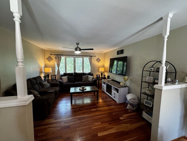 Building Photo - 609 Wheatland Dr