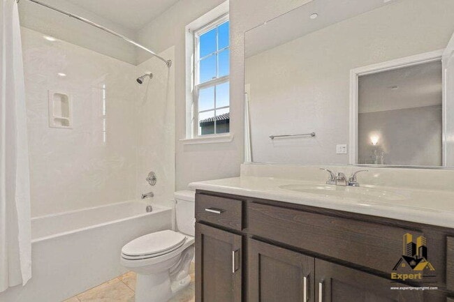 Building Photo - 232 Rochdale St