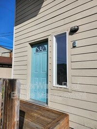 Building Photo - 705 Pearl Dr