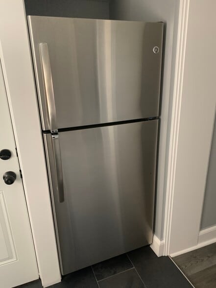 Stainless Steel Appliances - 1828 E Hazzard St