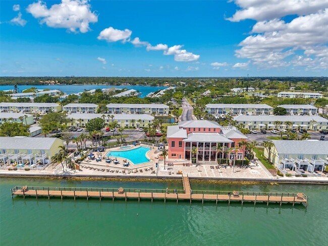Building Photo - 4768 Coquina Key Dr SE
