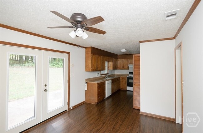 Building Photo - 147 VFW Dr