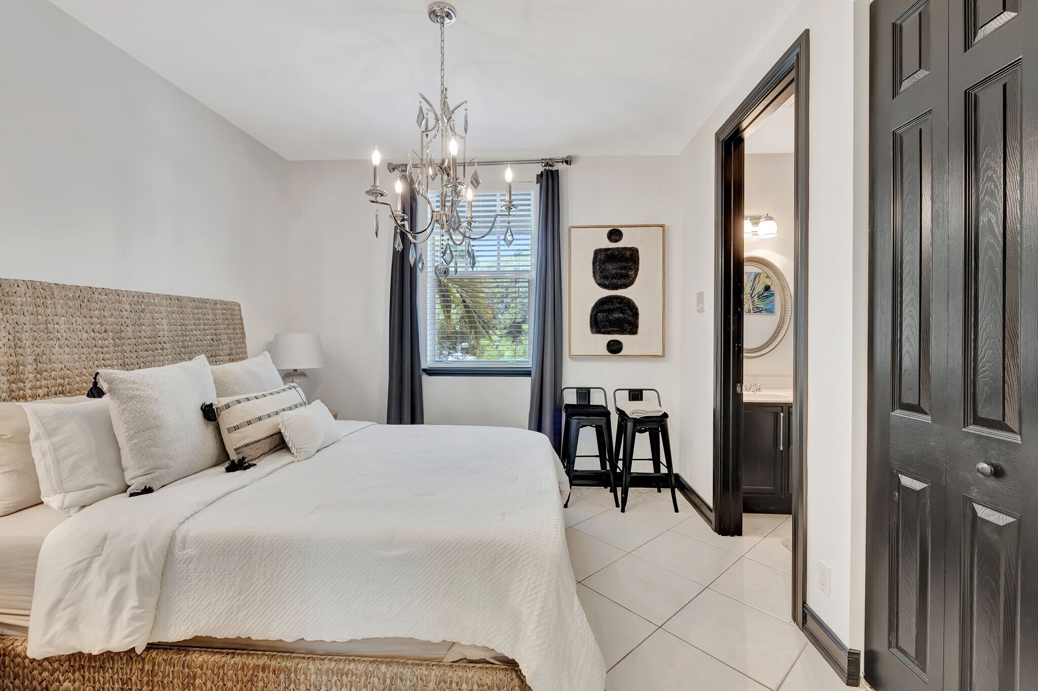 Building Photo - 2309 NE 9th Ave