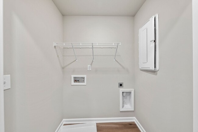 Building Photo - PRICE REDUCTION AND INCENTIVE OF FIRST MONTH'S RENT FOR THIS BEAUTIFUL Like-New 3BR Townhome in D...