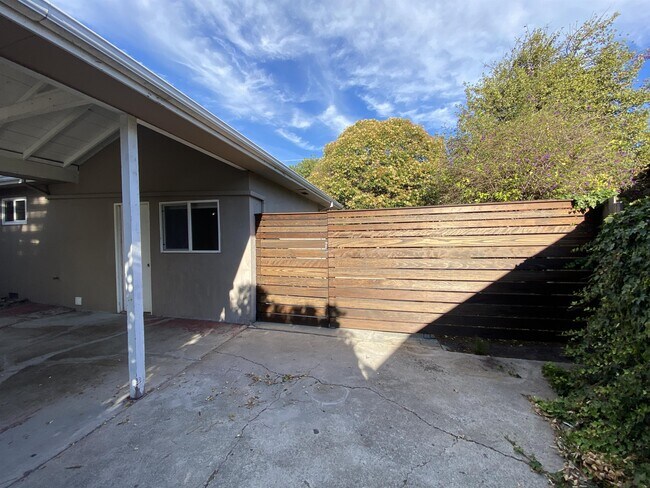 Building Photo - 668 Santa Coleta Ct