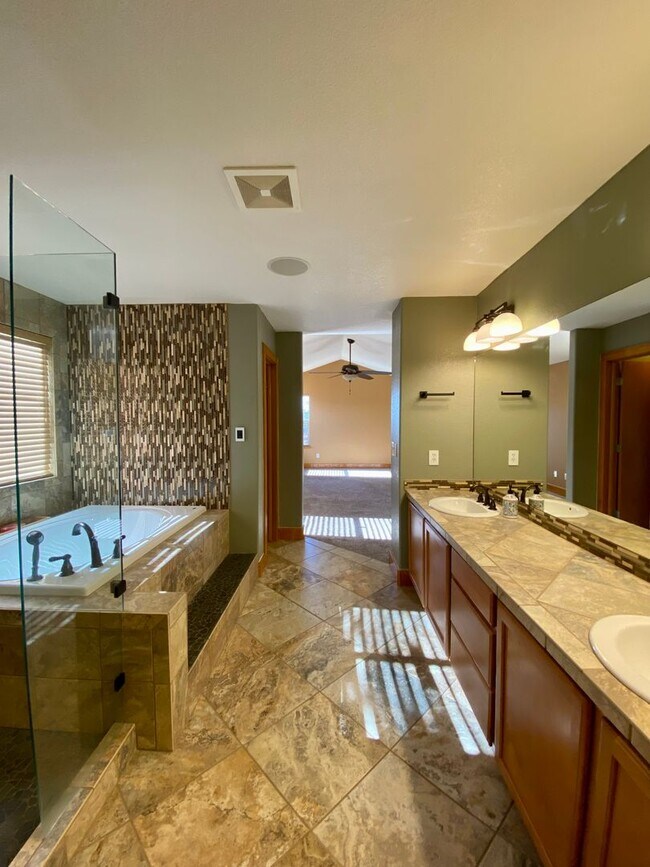 Building Photo - Immaculate 4 bed 3.5 Bath with Mountain Views and Unique Amenities!  Pet Friendly! Desirable 80922!