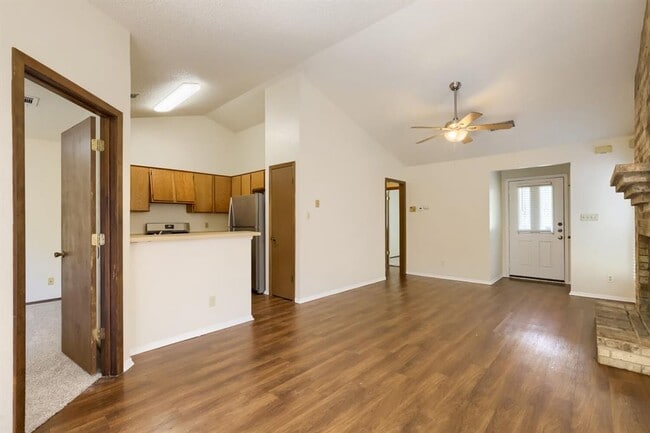 Building Photo - 2504 Howellwood Wy