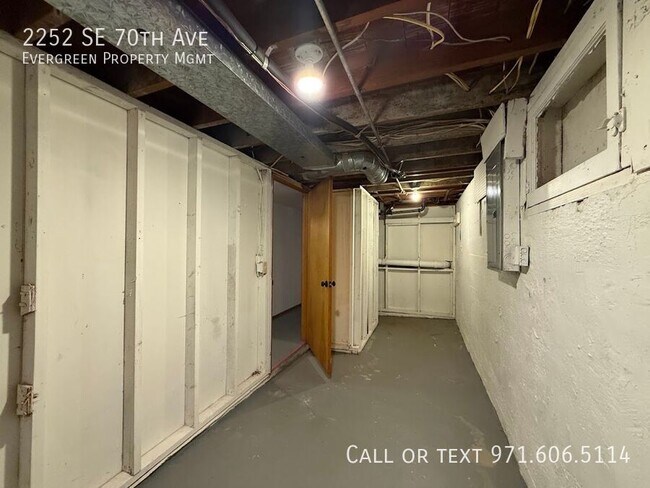 Building Photo - 2252 SE 70th Ave