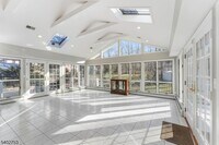 Building Photo - 850 Valley Rd