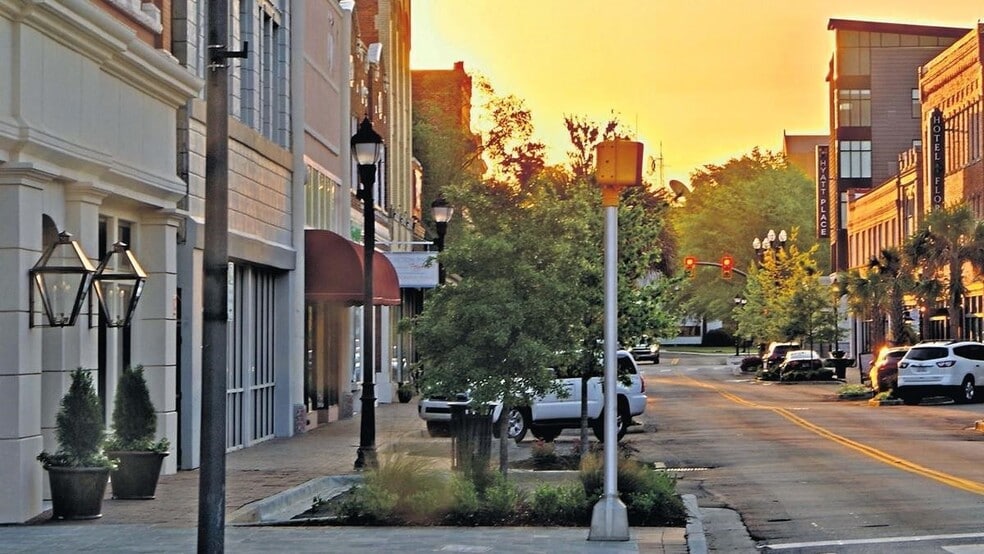 Building Photo - 4026 Lake Russell Dr