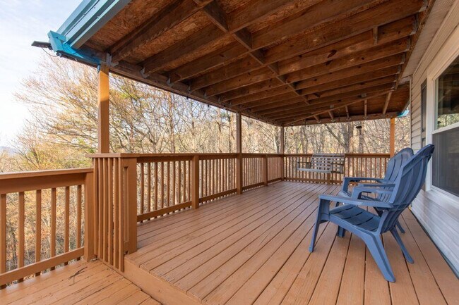 Building Photo - 1009 Sumac Ct