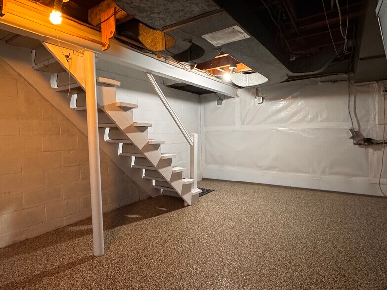 Building Photo - 849 Kewanna Ave