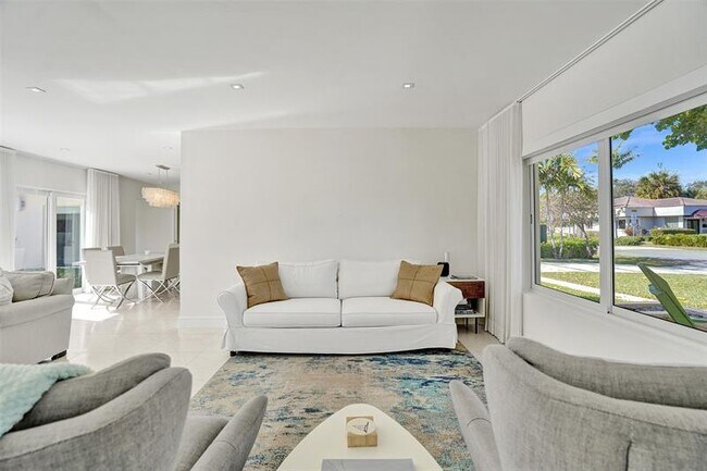 Building Photo - 2514 Yacht Club Blvd