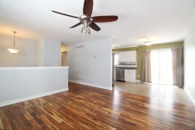 Building Photo - QUIET NEIGHBORHOOD!!  3 Bedroom, 1.5 Bath Home in Norwalk