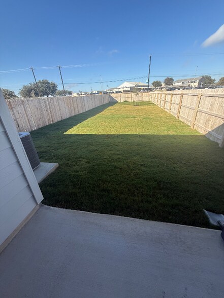 Building Photo - 194 Nespral Dr