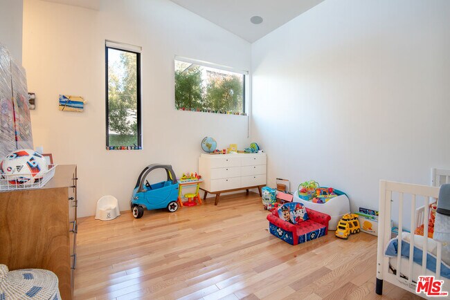 Building Photo - 581 Agate St