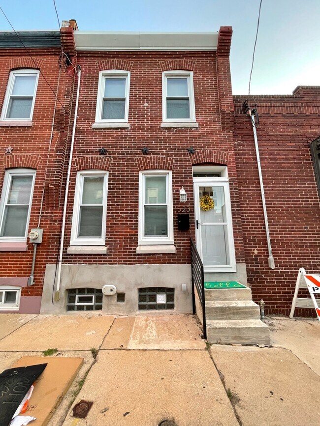 Primary Photo - 523 Emily St