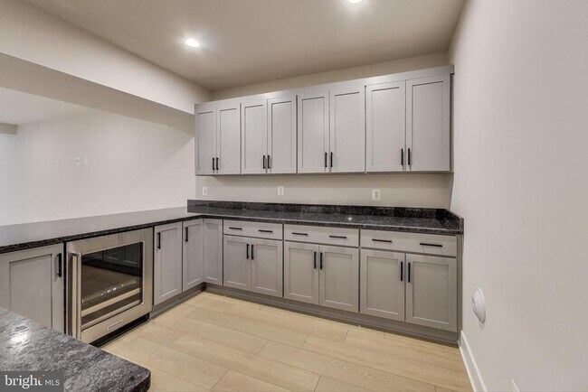 Building Photo - 6921 Renita Ln