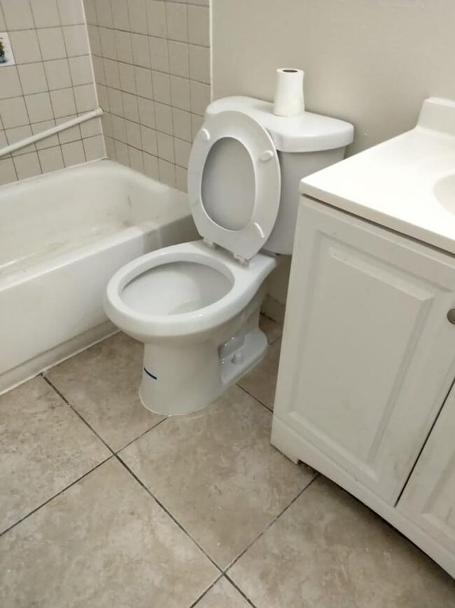 Building Photo - Large 1 Bed 1 Bath in Lauderdale Lakes