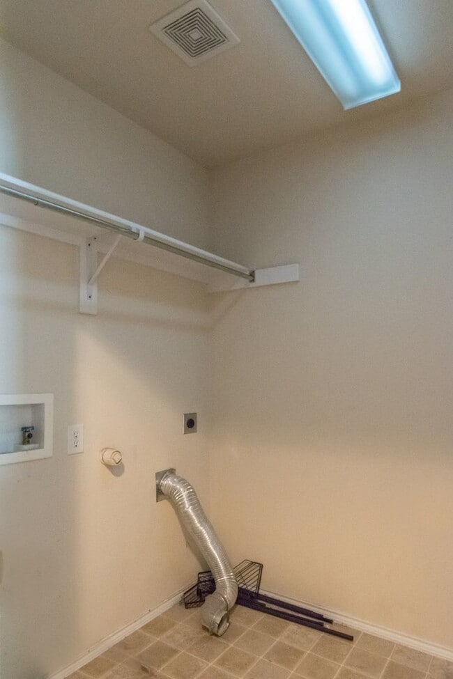 Building Photo - 4074 Kyndra Cir