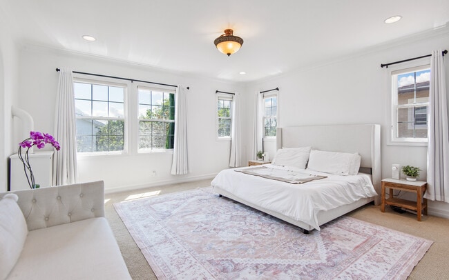 Building Photo - 8005 S Bell Crest Dr