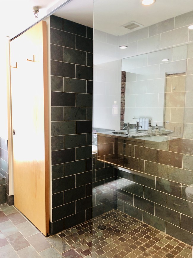 Building Photo - 1803 Wyandotte St