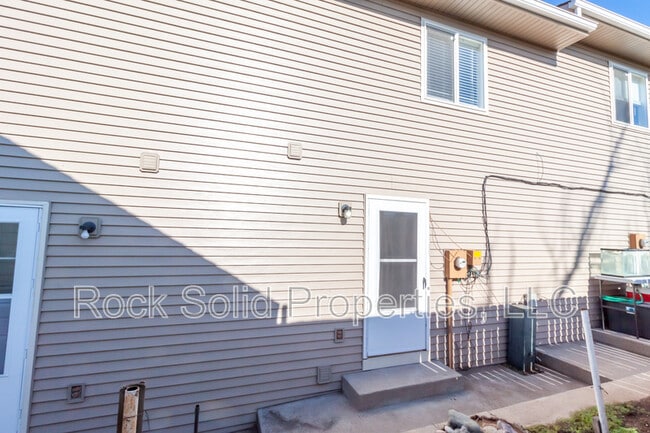 Building Photo - 1203 Crook Ave