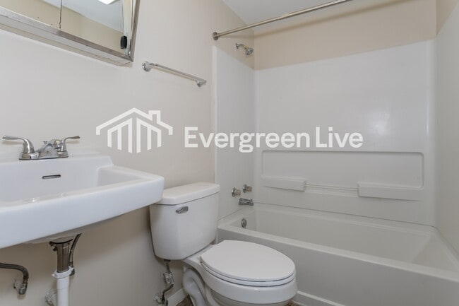 Building Photo - 5862 Brandt Pike