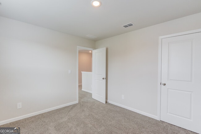 Building Photo - 1325 Lyon Wy Dr