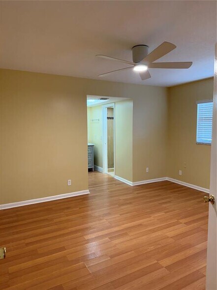 Building Photo - 5112 SW 87th Ave