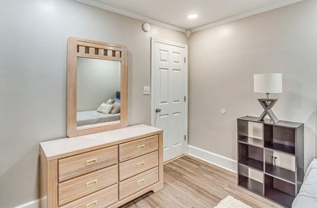 Building Photo - 208 E Columbus St