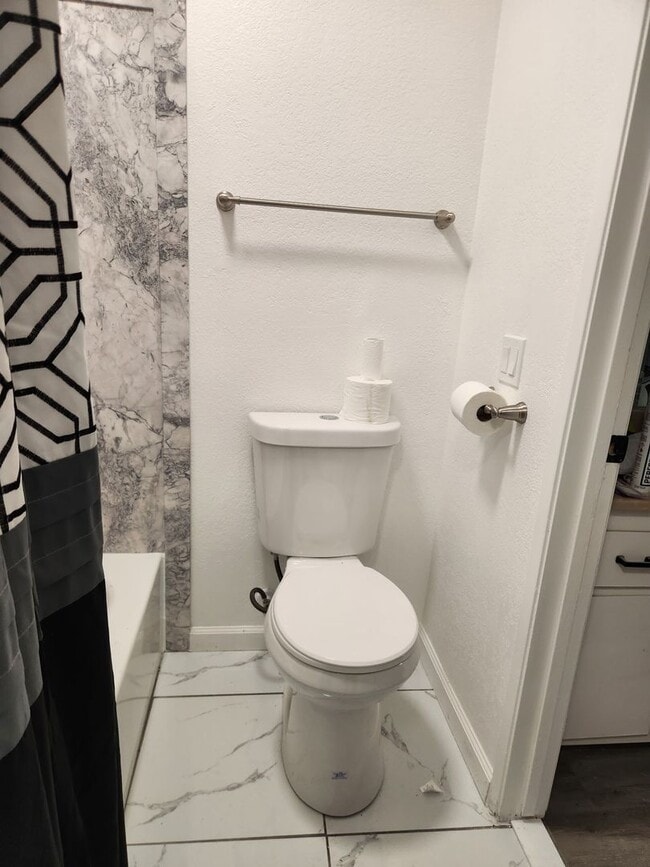 Building Photo - One bedroom 1 bathroom condo remodeled