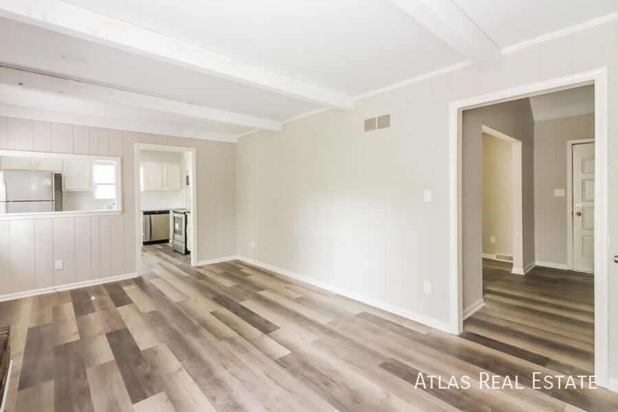 Building Photo - 408 NE Noeleen Ln