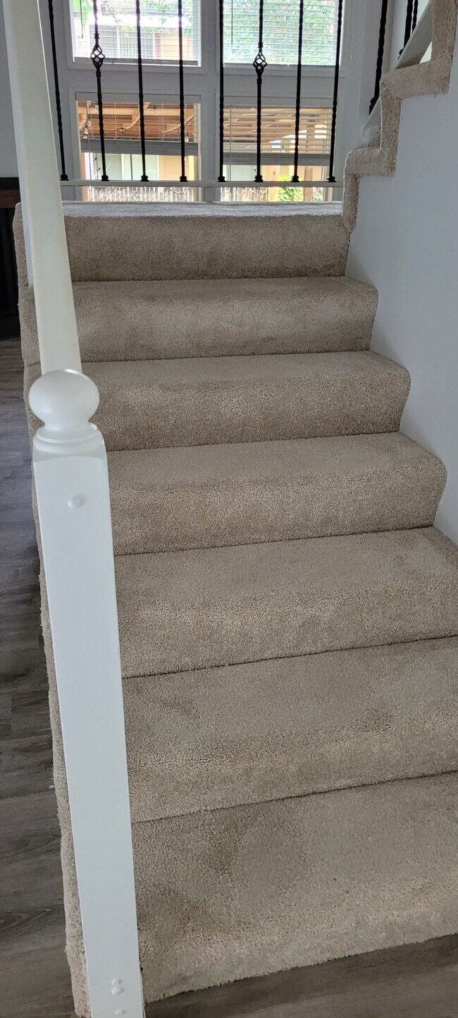 Building Photo - 12204 SE 7th St