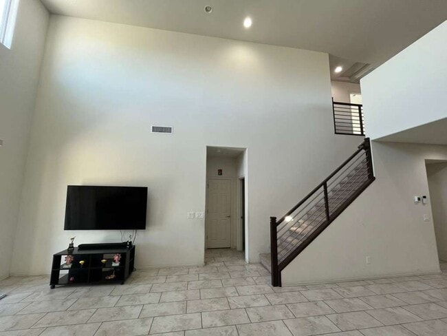 Building Photo - Gorgeous 4 Bed 3.5 Bath Peoria home with EV charging