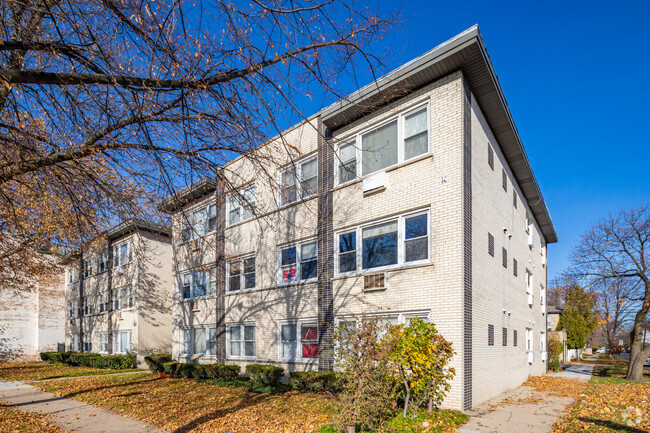 Building Photo - 2700-2702 W Pratt Ave